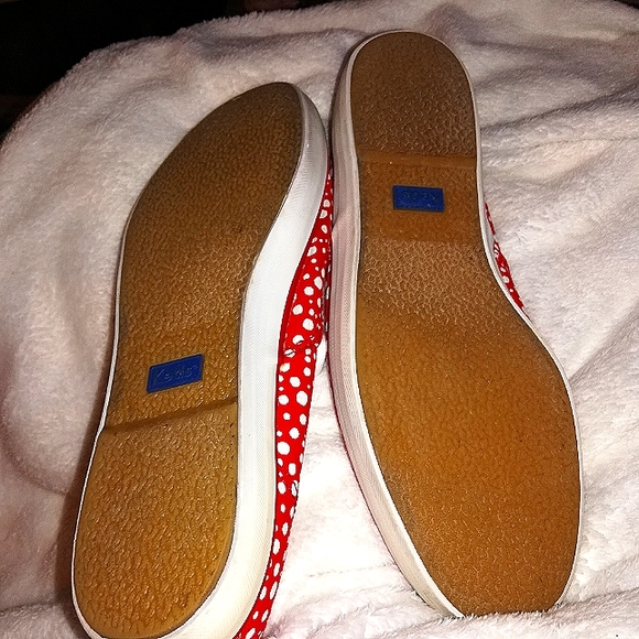 Keds Size 9 Red w/white dots - Picture 4 of 4